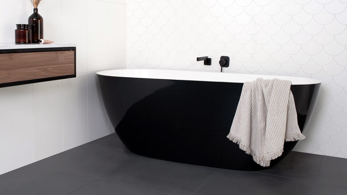 FREE STANDING BATHTUB DAYDREAM 1700 DAYDBATH1700B GLOSS BLACK & WHITE ADP