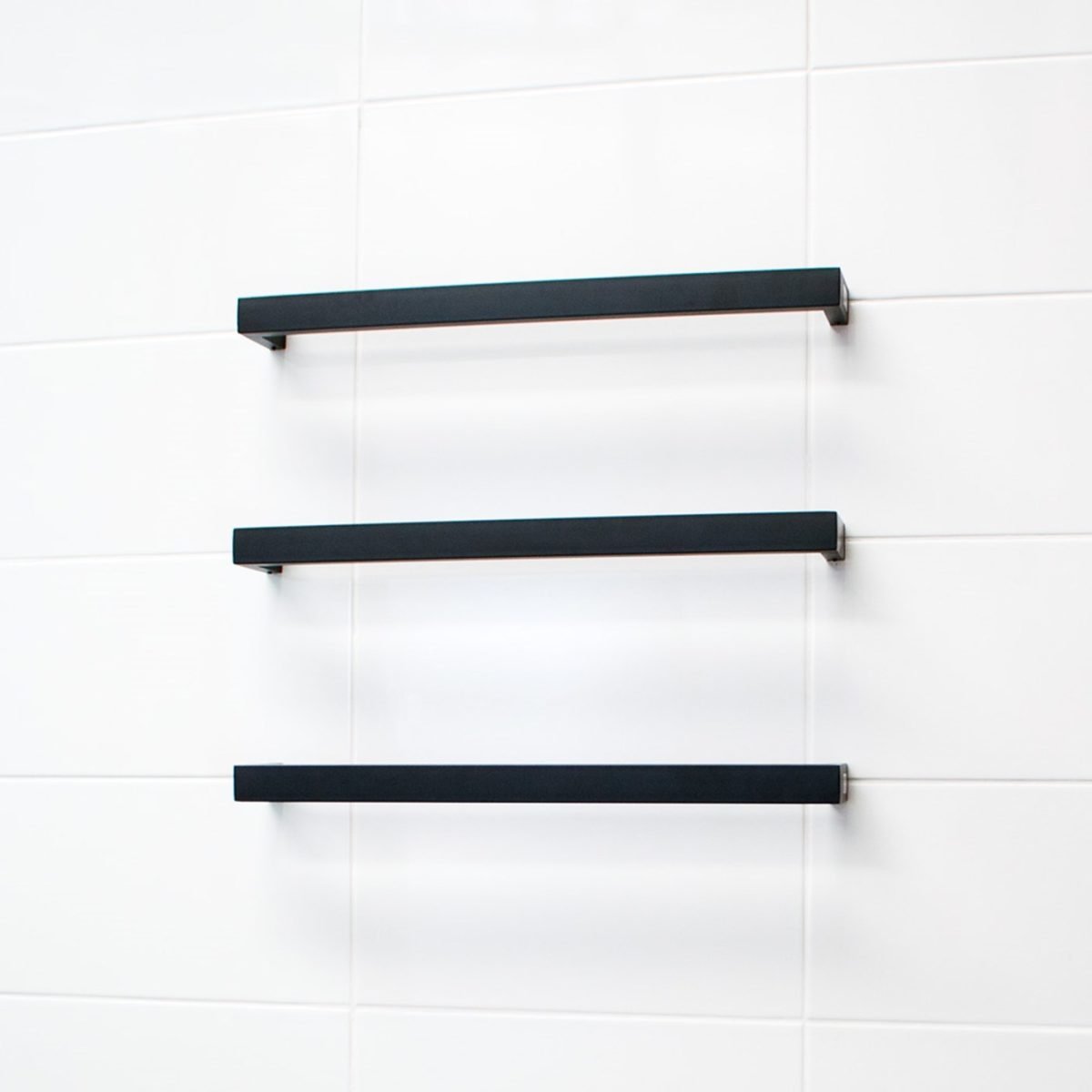 RADIANT SBSTR-500 12VOLT LOW VOLTAGE SQUARE SINGLE BAR HEATED TOWEL RAIL 500MM COLOURED