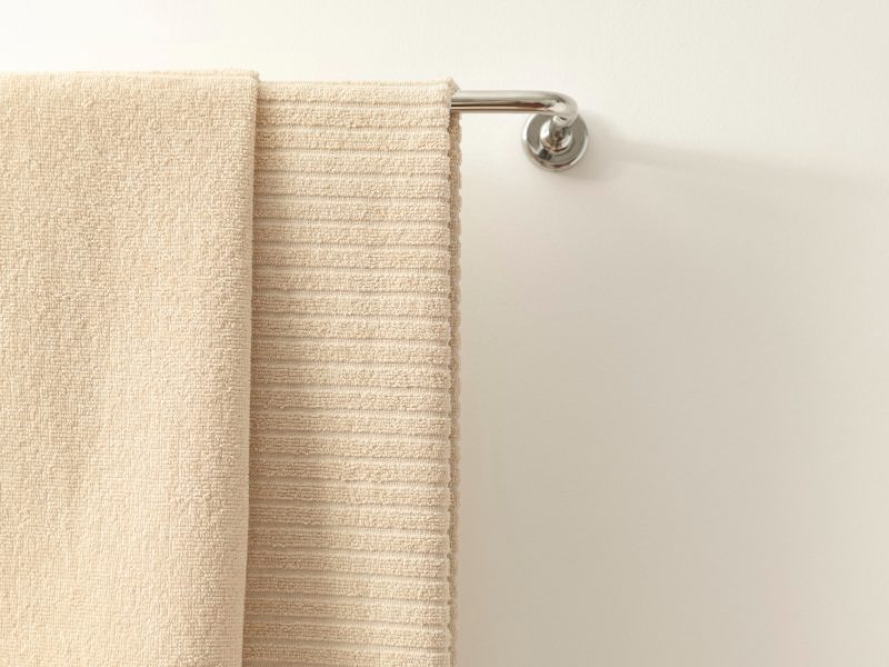 towel-hanging-bathroom-home-textile