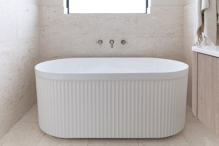 ADP BATABROF1500 BRONTE FLUTED FREESTANDING BATH 1500 GLOSS/MATTE WHITE