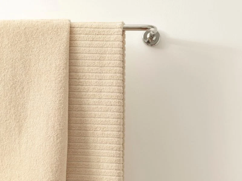 towel hanging bathroom home textile 800x600 1